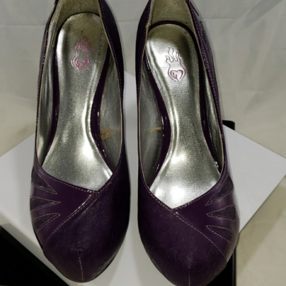 High heel pump